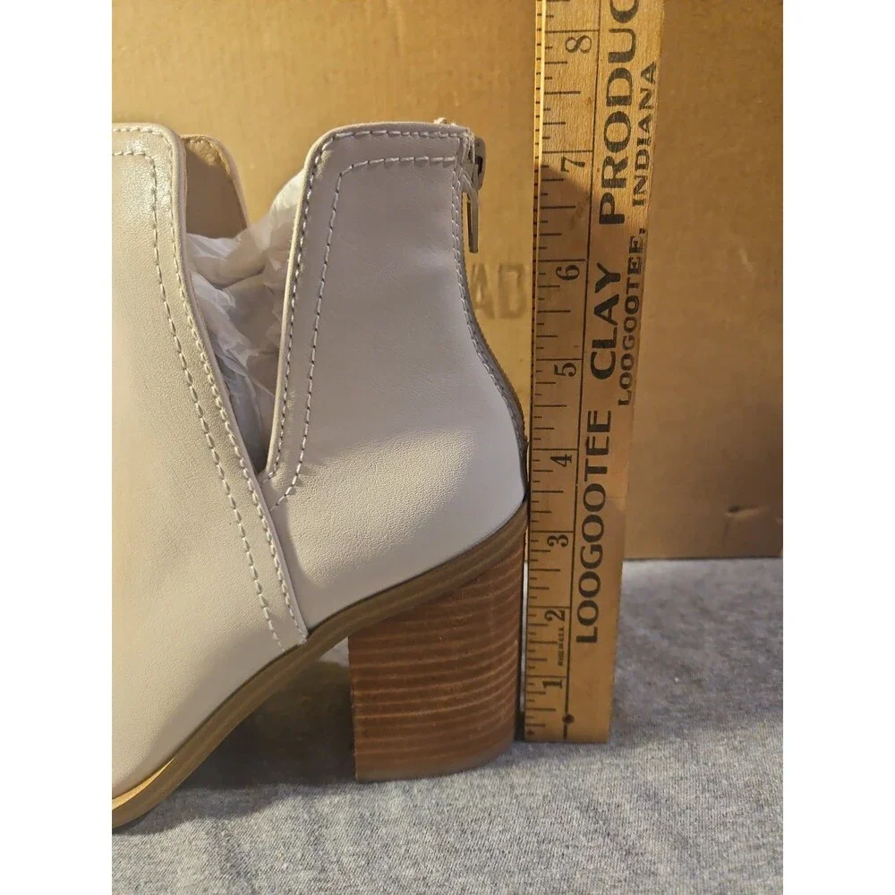 Never Worn NWT Steve Madden Novita Women's Booties, Bone Size 6 Pointed Toe